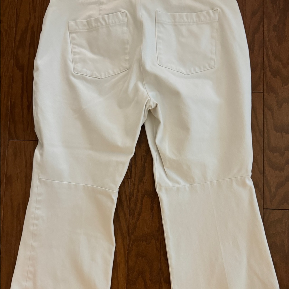 Chic White Cropped Pants - Picture 5 of 5